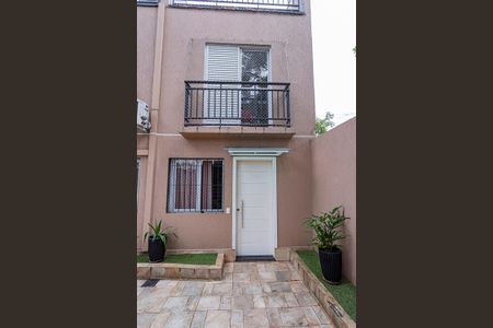 Casa à venda com 100m², 3 quartos e 3 vagas Casa à venda com 100m², 3 quartos e 3 vagasFachada