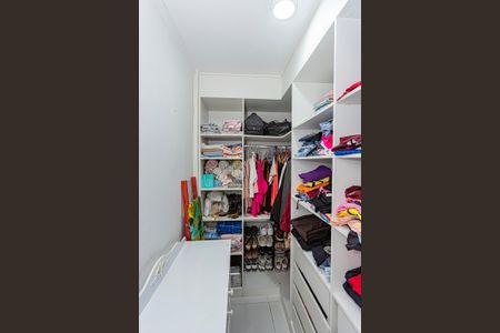 Casa à venda com 100m², 3 quartos e 3 vagas Casa à venda com 100m², 3 quartos e 3 vagasCloset