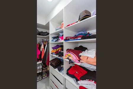 Casa à venda com 100m², 3 quartos e 3 vagas Casa à venda com 100m², 3 quartos e 3 vagasCloset