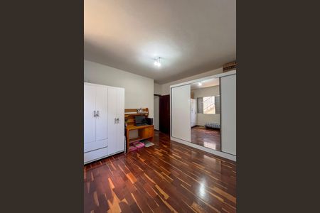 Casa à venda com 350m², 5 quartos e 7 vagasCasa 2 - Quarto 1