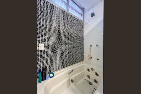 Casa à venda com 350m², 5 quartos e 7 vagasCasa 1 - Detalhe do Banheiro da Suite