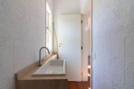 Casa à venda com 420m², 3 quartos e 3 vagas Casa à venda com 420m², 3 quartos e 3 vagasLavabo