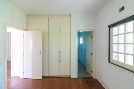 Casa à venda com 420m², 3 quartos e 3 vagas Casa à venda com 420m², 3 quartos e 3 vagasSuíte 2