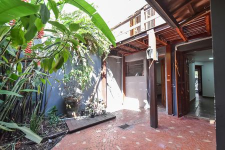 Casa à venda com 180m², 3 quartos e 1 vagaQuintal