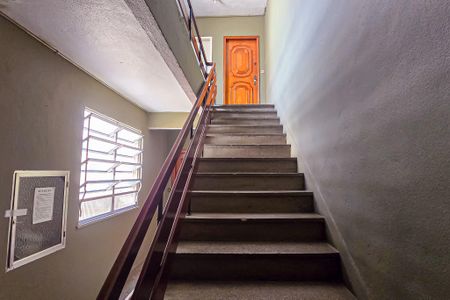 Apartamento para alugar com 53m², 3 quartos e sem vaga Apartamento para alugar com 53m², 3 quartos e sem vagaEscada