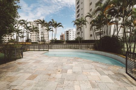 Apartamento à venda com 275m², 5 quartos e 4 vagasÁrea comum - Piscina