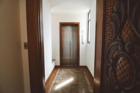 Apartamento à venda com 275m², 5 quartos e 4 vagasHall de entrada