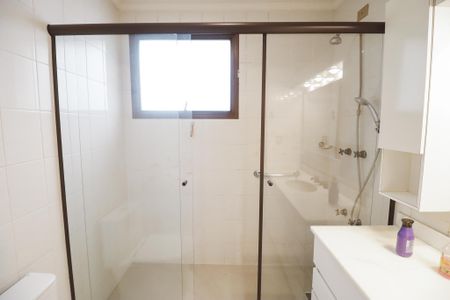 Apartamento à venda com 275m², 5 quartos e 4 vagasBanheiro da Suíte 2
