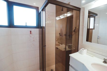 Apartamento à venda com 275m², 5 quartos e 4 vagasBanheiro da Suíte 4