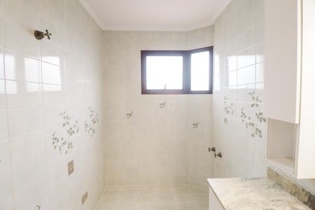 Apartamento à venda com 275m², 5 quartos e 4 vagasBanheiro da Suíte 1