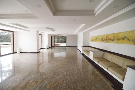 Apartamento à venda com 275m², 5 quartos e 4 vagasÁrea comum - Salão de festas