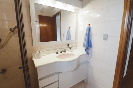 Apartamento à venda com 275m², 5 quartos e 4 vagasBanheiro da Suíte 4