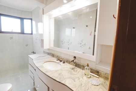 Apartamento à venda com 275m², 5 quartos e 4 vagasBanheiro da Suíte 1