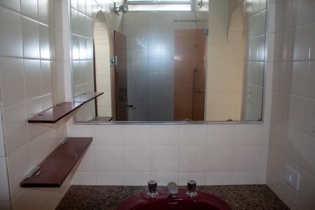 Casa para alugar com 440m², 5 quartos e 4 vagasBanheiro Suite 2