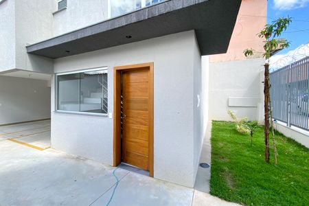 Casa à venda com 83m², 3 quartos e 1 vagaFachada