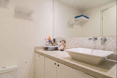 Apartamento à venda com 78m², 1 quarto e 2 vagasBanheiro da Suíte