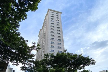 Apartamento para alugar com 85m², 3 quartos e 2 vagas Apartamento para alugar com 85m², 3 quartos e 2 vagasFachada