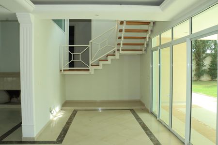 Casa de condomínio para alugar com 517m², 5 quartos e 4 vagasSala