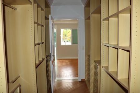 Casa de condomínio para alugar com 517m², 5 quartos e 4 vagasCloset da Suíte 3