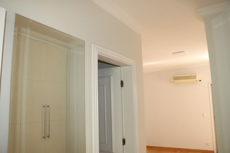 Casa de condomínio para alugar com 517m², 5 quartos e 4 vagasCorredor