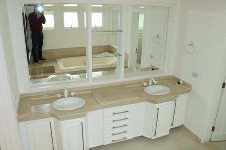 Casa de condomínio para alugar com 517m², 5 quartos e 4 vagasBanheiro da Suíte 3