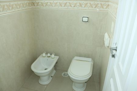 Casa de condomínio para alugar com 517m², 5 quartos e 4 vagasBanheiro da Suíte 3