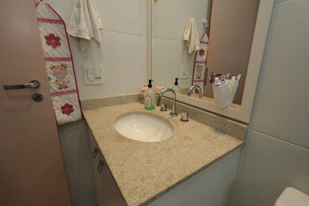 Apartamento à venda com 76m², 2 quartos e 1 vagaBanheiro da Suíte 1