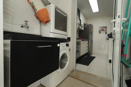 Apartamento à venda com 76m², 2 quartos e 1 vagaÁrea de Serviço