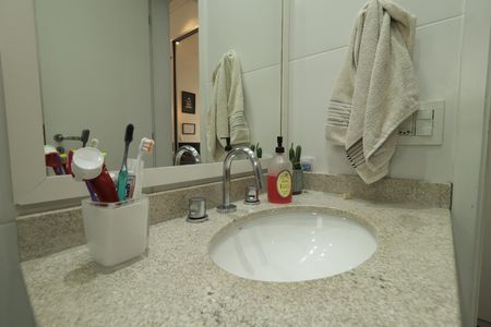 Apartamento à venda com 76m², 2 quartos e 1 vagaBanheiro da Suíte 2