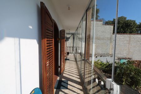 Casa à venda com 700m², 6 quartos e 6 vagas Casa à venda com 700m², 6 quartos e 6 vagasVaranda - Entrada Principal