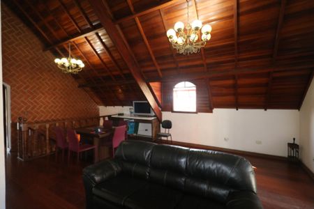 Casa à venda com 700m², 6 quartos e 6 vagas Casa à venda com 700m², 6 quartos e 6 vagasSala 2 - Piso Superior