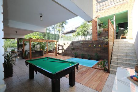 Casa à venda com 700m², 6 quartos e 6 vagas Casa à venda com 700m², 6 quartos e 6 vagasPiscina 1