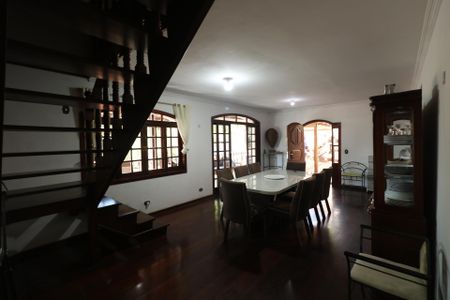 Casa à venda com 700m², 6 quartos e 6 vagas Casa à venda com 700m², 6 quartos e 6 vagasSala