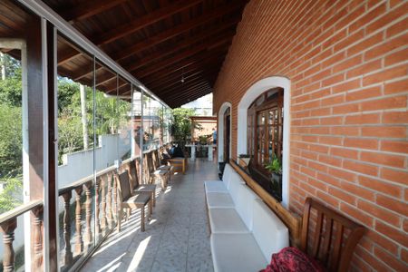 Casa à venda com 700m², 6 quartos e 6 vagas Casa à venda com 700m², 6 quartos e 6 vagasVaranda - Entrada Principal