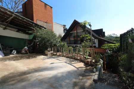 Casa à venda com 700m², 6 quartos e 6 vagas Casa à venda com 700m², 6 quartos e 6 vagasÁrea externa
