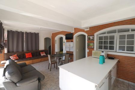 Casa à venda com 700m², 6 quartos e 6 vagas Casa à venda com 700m², 6 quartos e 6 vagasCozinha - Área da Piscina