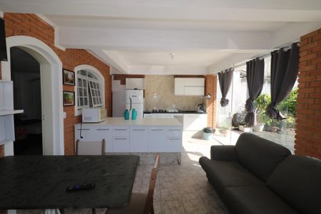 Casa à venda com 700m², 6 quartos e 6 vagas Casa à venda com 700m², 6 quartos e 6 vagasCozinha - Área da Piscina