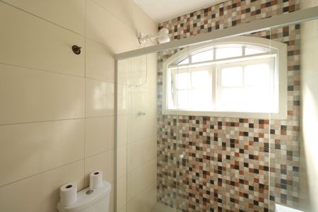 Casa à venda com 700m², 6 quartos e 6 vagas Casa à venda com 700m², 6 quartos e 6 vagasBanheiro da Suíte 1 - Área da Piscina