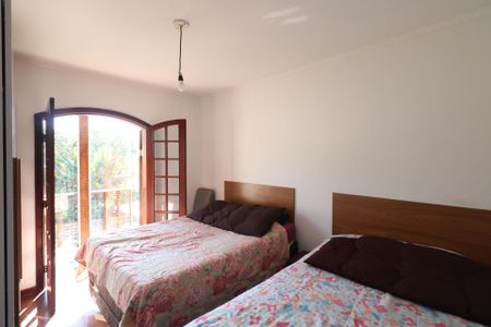 Casa à venda com 700m², 6 quartos e 6 vagas Casa à venda com 700m², 6 quartos e 6 vagasQuarto 2