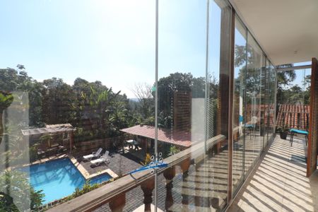Casa à venda com 700m², 6 quartos e 6 vagas Casa à venda com 700m², 6 quartos e 6 vagasVaranda - Entrada Principal