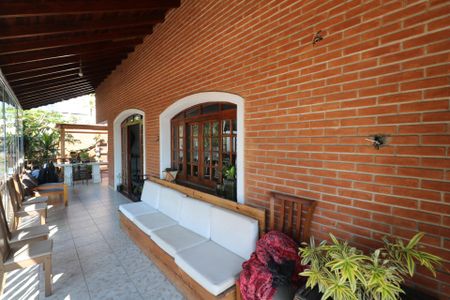 Casa à venda com 700m², 6 quartos e 6 vagas Casa à venda com 700m², 6 quartos e 6 vagasVaranda - Entrada Principal