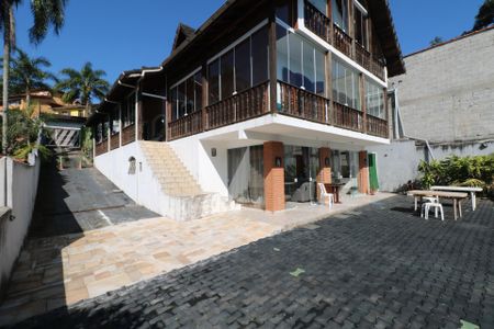 Casa à venda com 700m², 6 quartos e 6 vagas Casa à venda com 700m², 6 quartos e 6 vagasÁrea externa