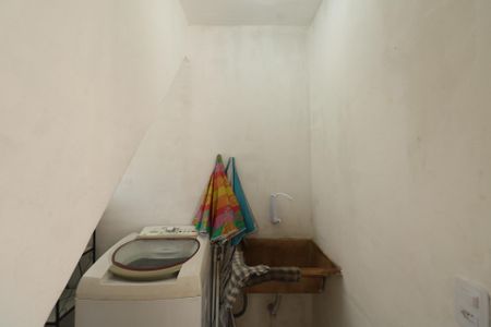 Casa à venda com 700m², 6 quartos e 6 vagas Casa à venda com 700m², 6 quartos e 6 vagasÁrea de Serviço