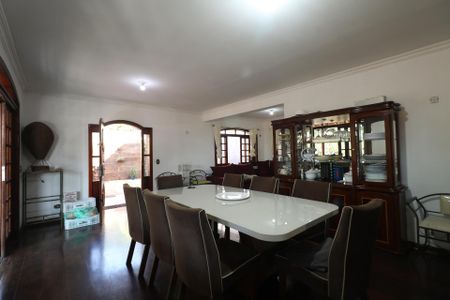 Casa à venda com 700m², 6 quartos e 6 vagas Casa à venda com 700m², 6 quartos e 6 vagasSala