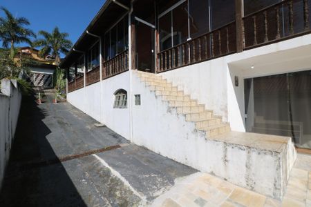 Casa à venda com 700m², 6 quartos e 6 vagas Casa à venda com 700m², 6 quartos e 6 vagasÁrea externa