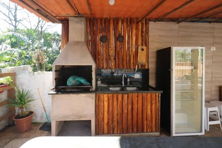 Casa à venda com 700m², 6 quartos e 6 vagas Casa à venda com 700m², 6 quartos e 6 vagasChurrasqueira