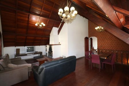 Casa à venda com 700m², 6 quartos e 6 vagas Casa à venda com 700m², 6 quartos e 6 vagasSala 2 - Piso Superior