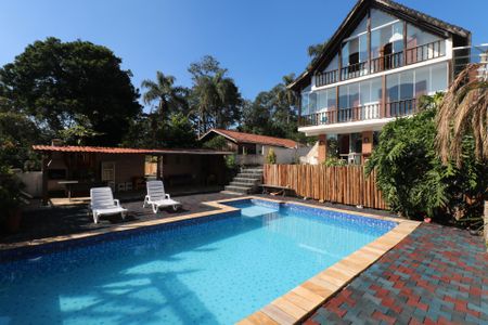 Casa à venda com 700m², 6 quartos e 6 vagas Casa à venda com 700m², 6 quartos e 6 vagasPiscina 2