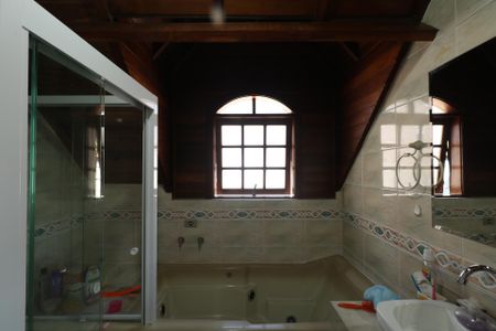 Casa à venda com 700m², 6 quartos e 6 vagas Casa à venda com 700m², 6 quartos e 6 vagasBanheiro da Suíte - Piso Superior
