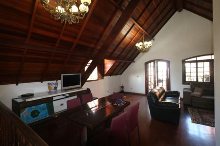Casa à venda com 700m², 6 quartos e 6 vagas Casa à venda com 700m², 6 quartos e 6 vagasSala 2 - Piso Superior